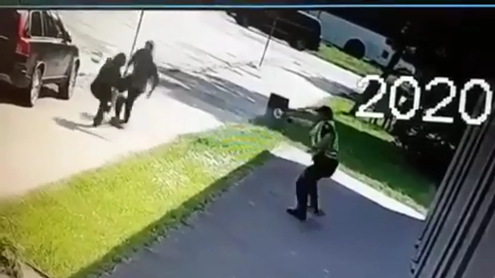 Polícia sa snaží útočníka zneškodniť.