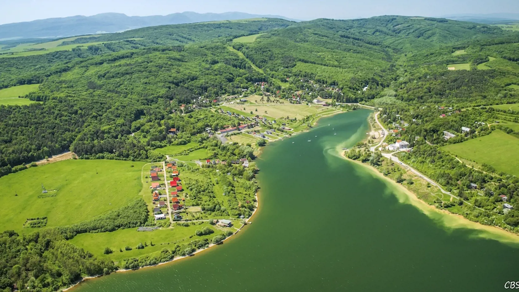 Samospravy z okolia Domase chcu, aby stat presunul z Dunaja velku vyhliadkovu lod Ondavu. Stat im nevyhovel, chce im poslat malu a Ondavu prenajal na pat rokov sukromnej firme za nevyhodnych podmienok. 