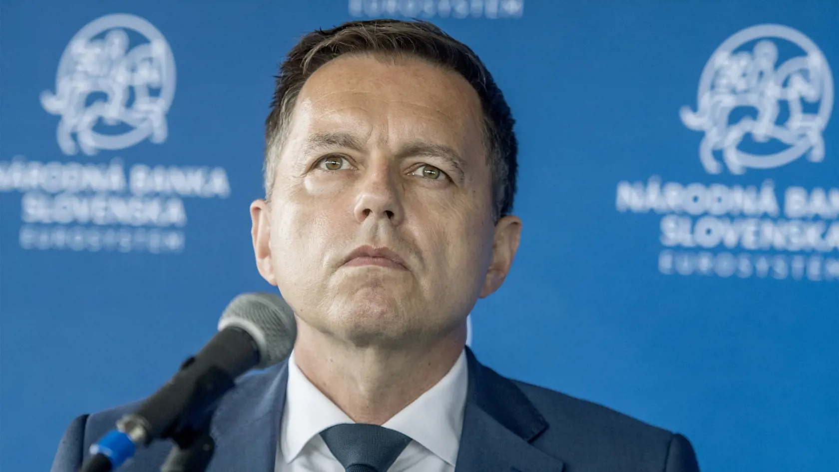 Na snímke guvernér NBS Peter Kažimír počas tlačovej konferencie  v Bratislave. FOTO TASR - Martin Baumann