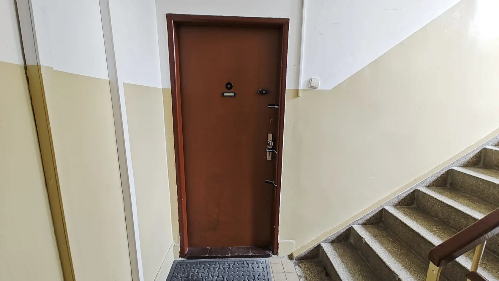 Hrôzostrašný čin v Hlohovci: V byte našli telo mladíka, zabiť ho mal vlastný otec!