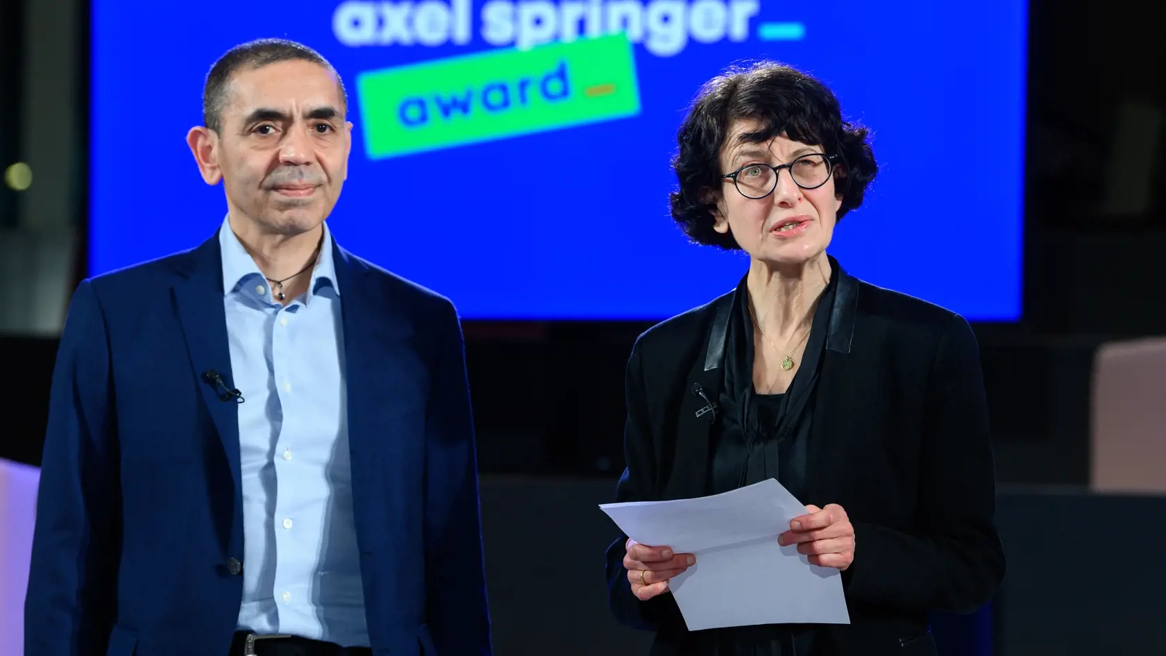 Zakladatelia nemeckej spoločnosti BioNTech - manželia Ugur Sahin a Özlem Türeciová