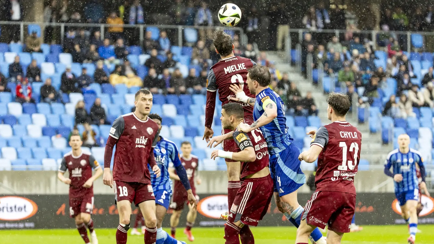 Na Tehelnom poli sa stretol v zápase Niké ligy, ŠK Slovan Bratislava - FK Železiarne Podbrezová.
