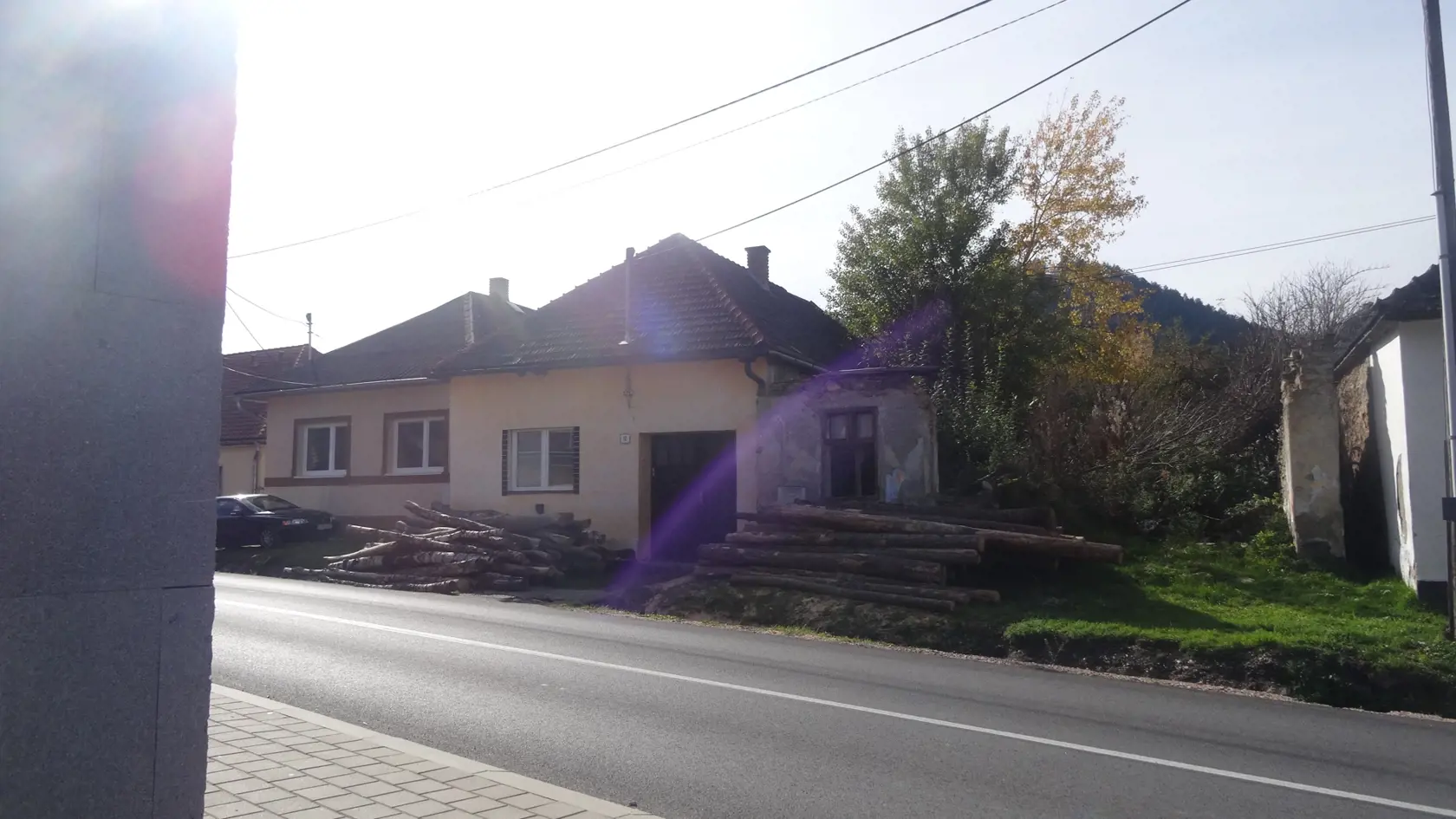 V tomto dome býval Alex s mamou, babkou a tetou.