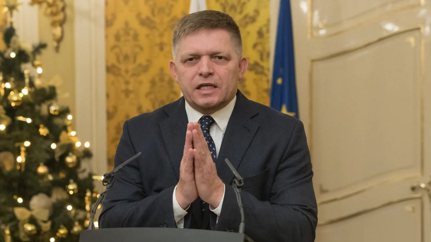 Expremiér Robert Fico si na Úrad vlády vybral vždy hovorkyňu alebo asistentku, ktorá by sa nestratila ani v súťaži krásy.