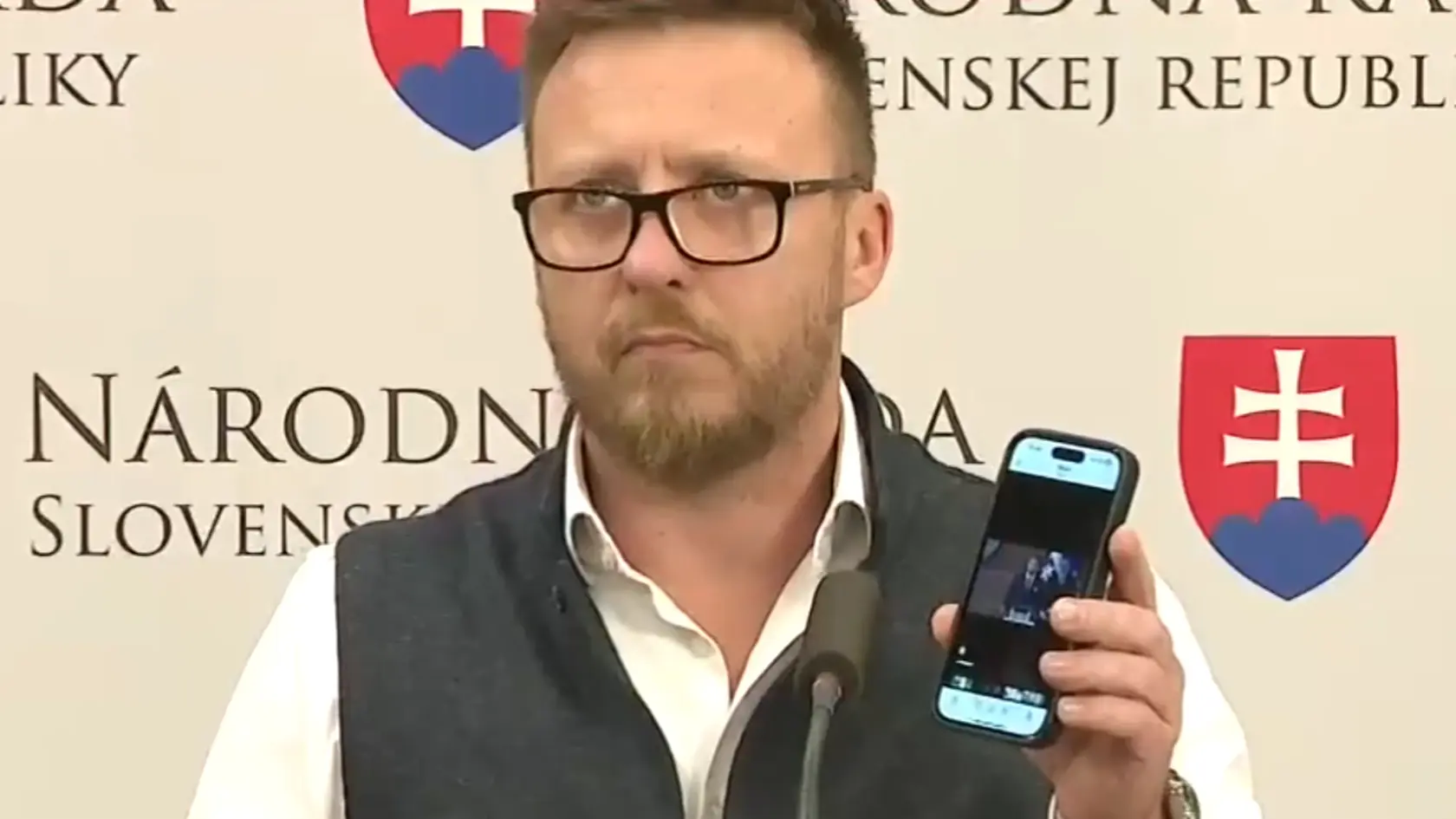 Peter Kotlár počas tlačovej konferencie.
