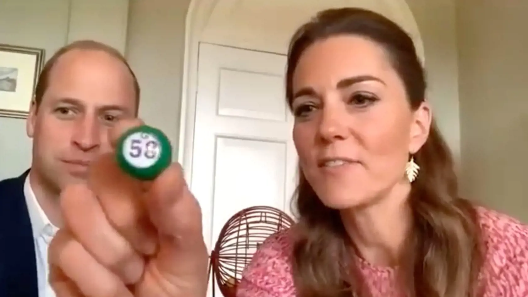 Kate a William hrali počas karantény s dôchodcami bingo.