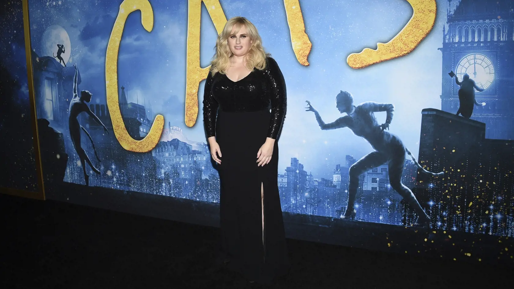 EBE 8 New York - Na snímke austrálska herečka Rebel Wilsonová (zdanlivo lenivá mačka Jennyanydots) prichádza na svetovú premiéru muzikálu Mačky (Cats) v umeleckej scéne Alice Tully Hall v New Yorku v noci na 17. decembra 2019. FOTO TASR/AP
Rebel Wilson attends the world premiere of "Cats," at Alice Tully Hall, Monday, Dec. 16, 2019, in New York. (Photo by Evan Agostini/Invision/AP)