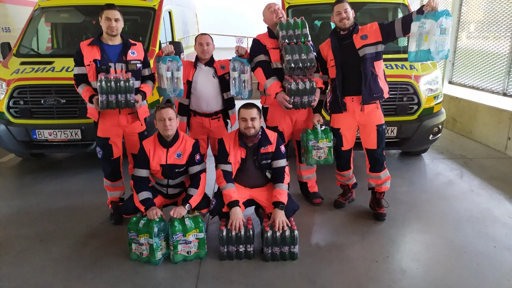 Záchranári aj iní zdravotníci potrebujú správny pitný režim.