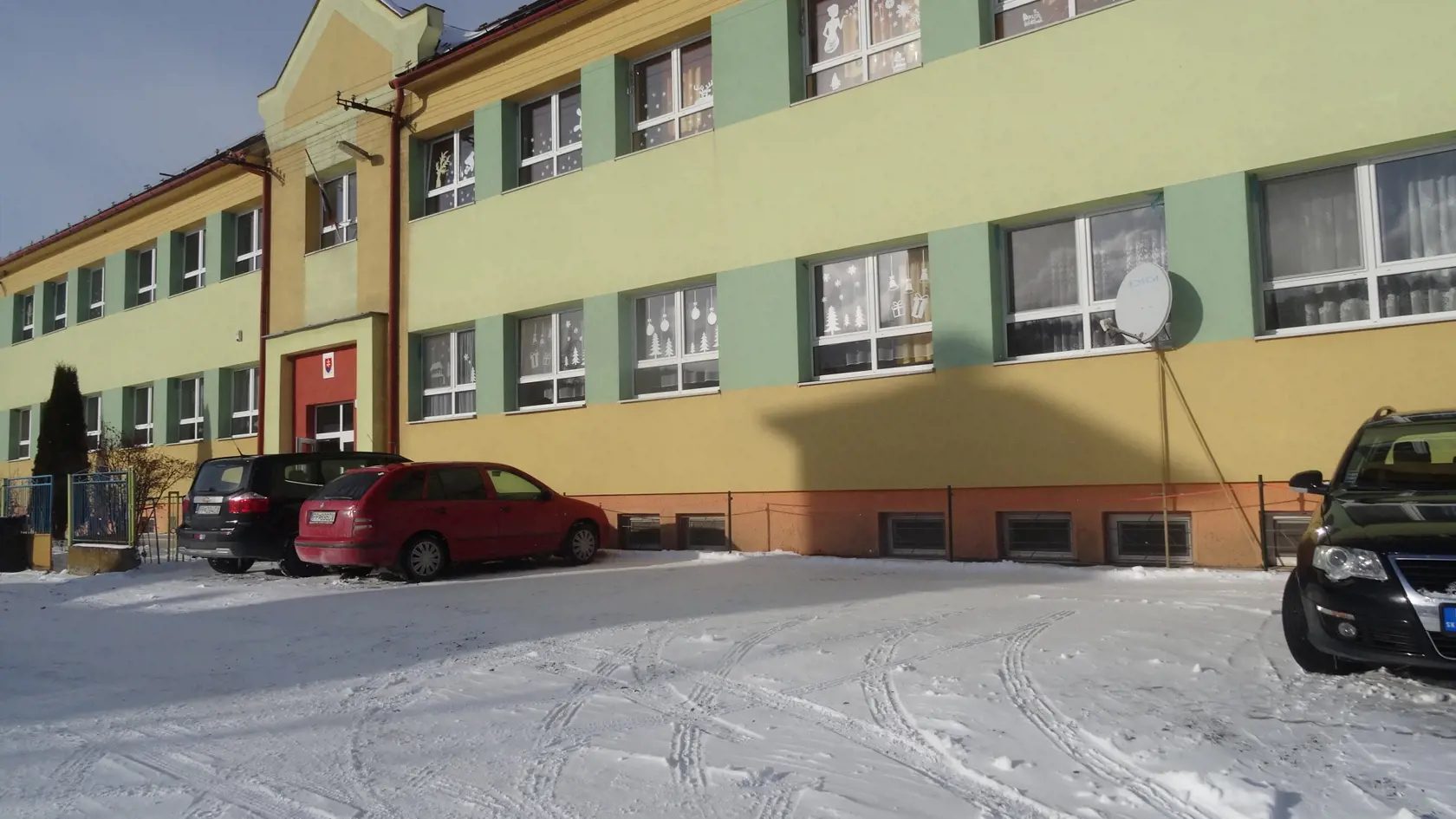 Miestna ZŠ v Lučivnej kam v minulosti chodil Jozef.