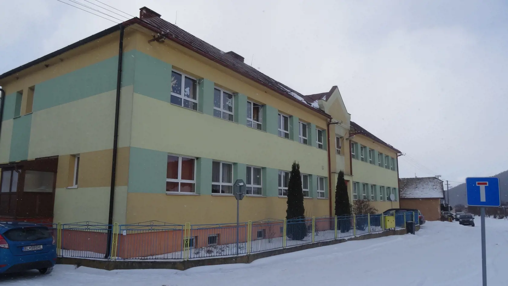 Miestna ZŠ v Lučivnej kam v minulosti chodil Jozef.