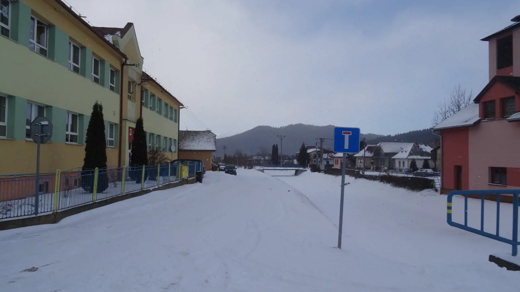 Miestna ZŠ v Lučivnej kam v minulosti chodil Jozef.