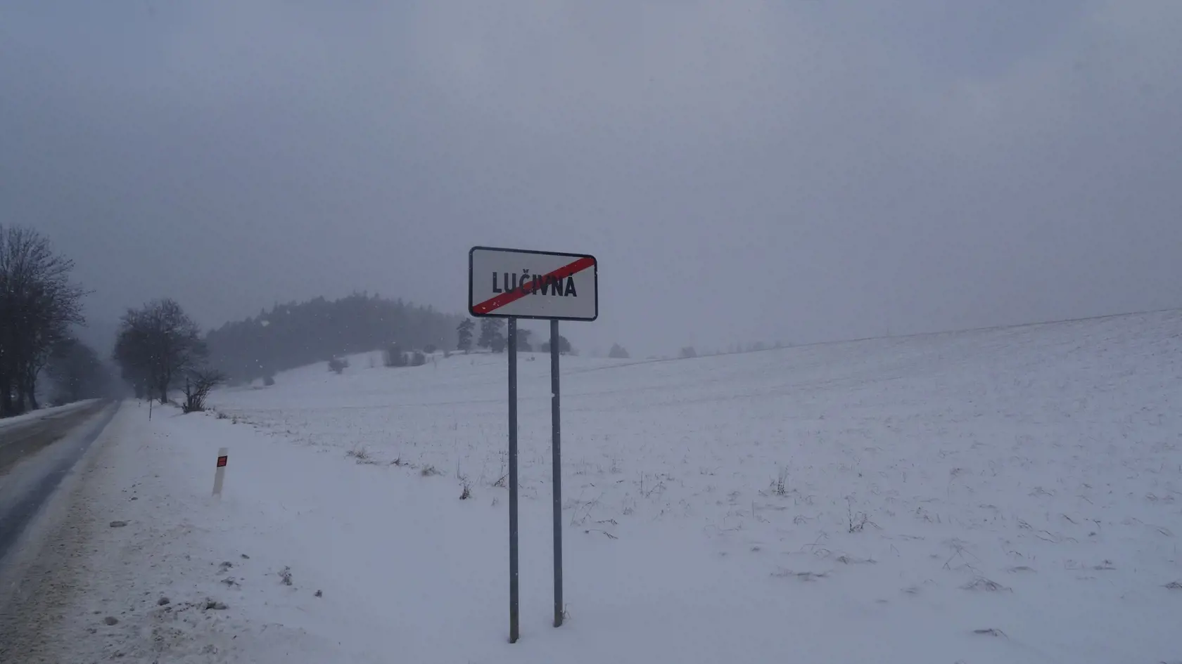 Tabuľa označujúca koniec obce.