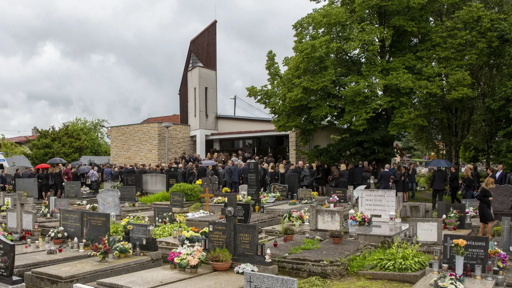 Pohreb zavraždeného učiteľa Jaroslava Budza vo Vrútkach.
Na obr.: 