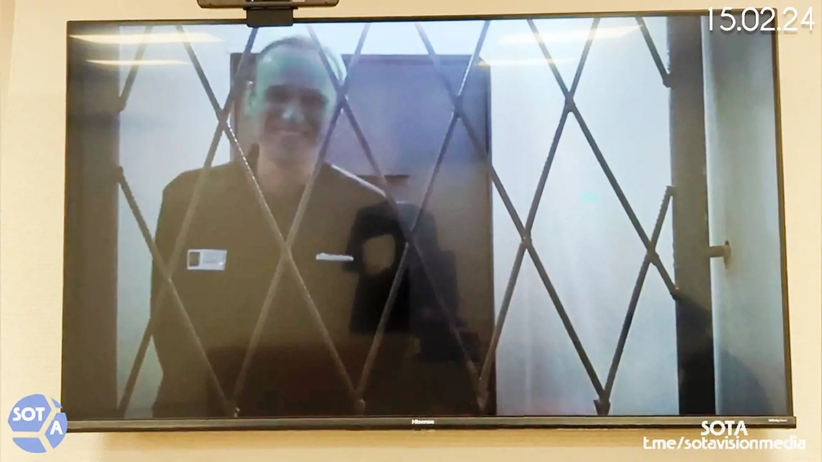 Na snímke z 15. februára 2024 ruský opozičný líder Alexej Navaľnyj sa objavuje prostredníctvom videospojenia z trestaneckej kolónie v obci Charp za severným polárnym kruhom.
