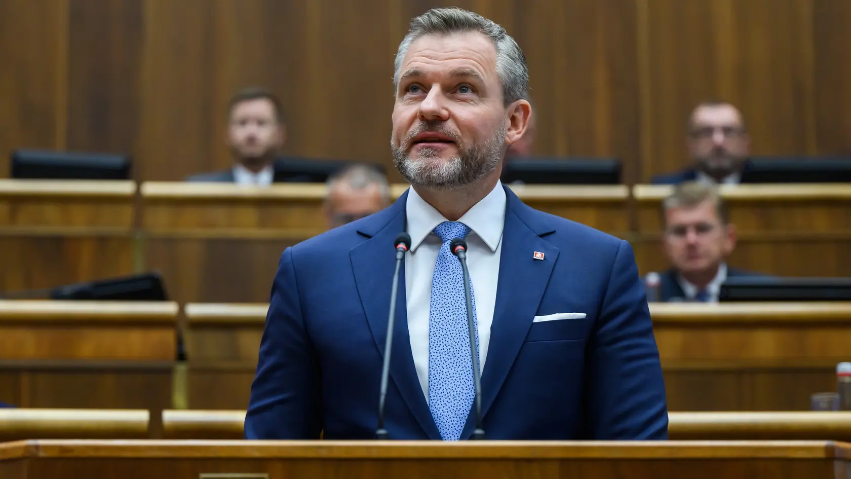 Prezident SR Peter Pellegrini (uprostred) vystupuje so správou o stave Slovenskej republiky pred poslancami Národnej rady (NR) SR v Bratislave v stredu 28. mája 2025.