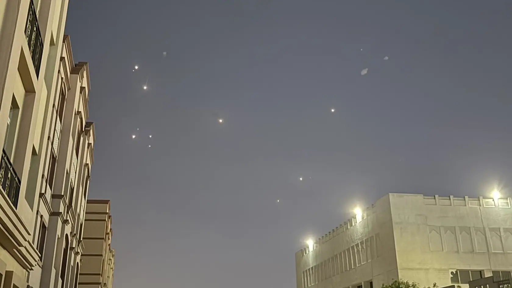 Irán zaútočil na americkú základňu v Katare.