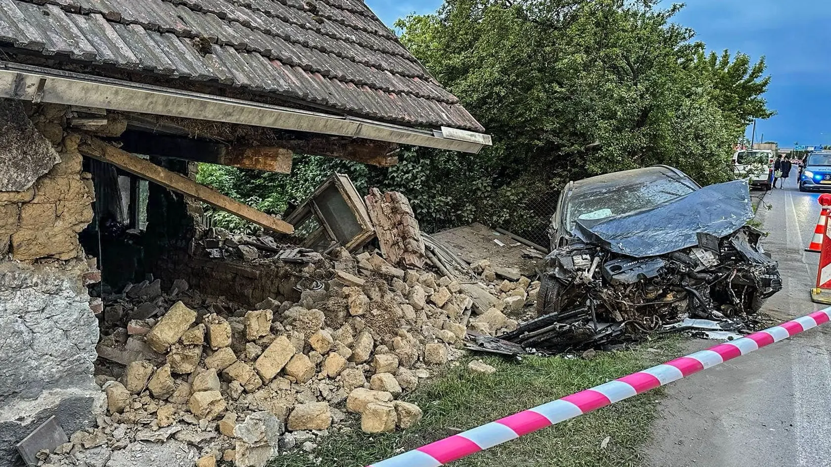 Vodička s autom narazila v Košiciach do rodinného domu.