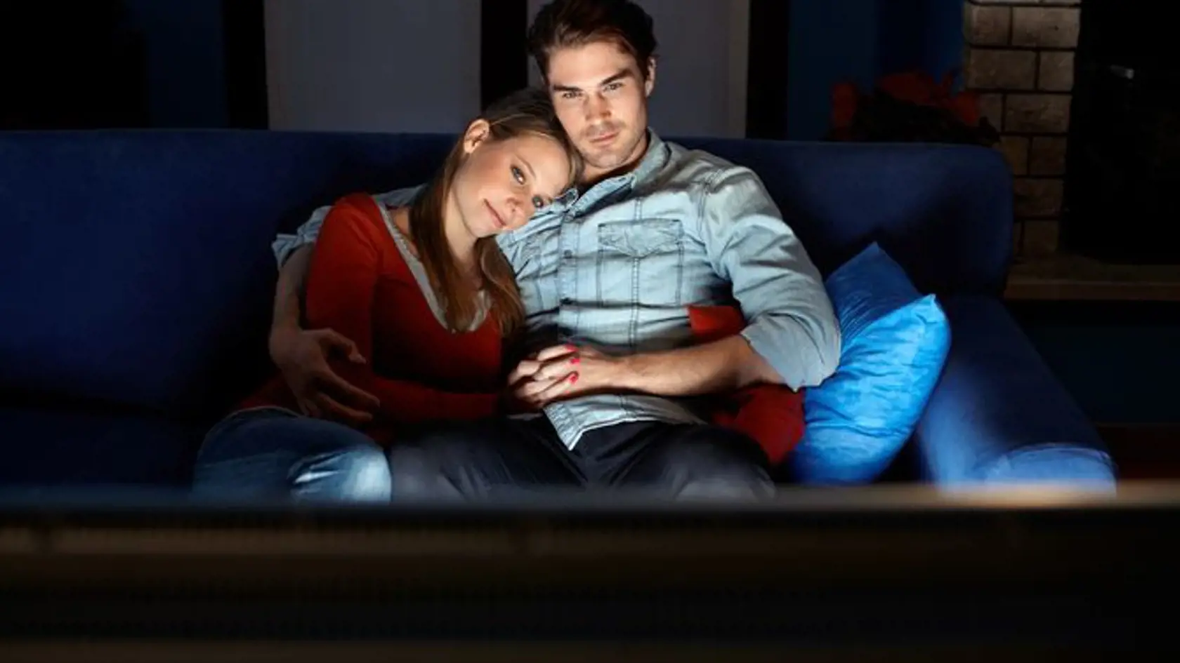 Pre príklad na výpočet sumy, za ktorú za televízor zaplatíme, stránka vosveteit.zoznam.sk použila televíziu značky Samsung, pretože je momentálne jednou z najpredávanejších na slovenskom trhu. Konkrétne model "Samsung UE65TU7092", ktorý patrí do energetickej kategórie G, takže jednej z tých menej úsporných. Jeho spotreba je 115kWh/1000h.
