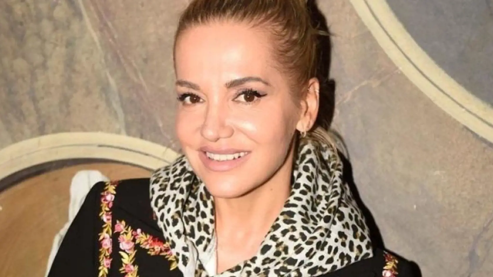 Dara Rolins (47)