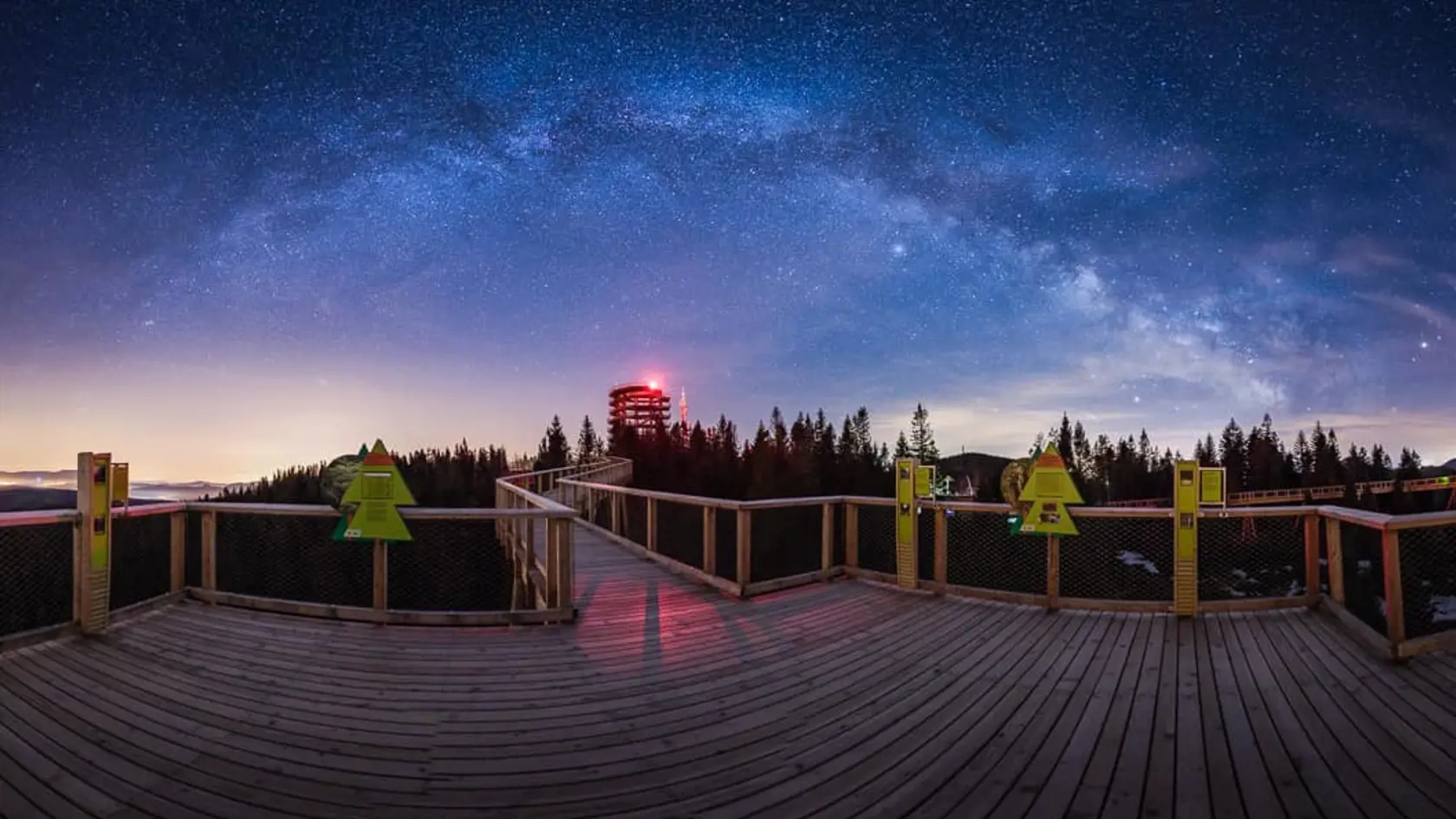 Chodník v minulosti vyzeral naturálne, po svetielkach nebolo ani stopy.