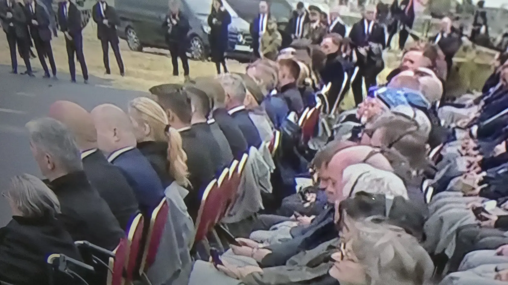 Medzi prítomnými hosťami je aj ministerka kultúry Martina Šimkovičová. Tá na podujatie prišla s nečakanou zmenou imidžu. Vlasy mala elegantne zopnuté do copu. Čo na jej zmenu hovoríte?