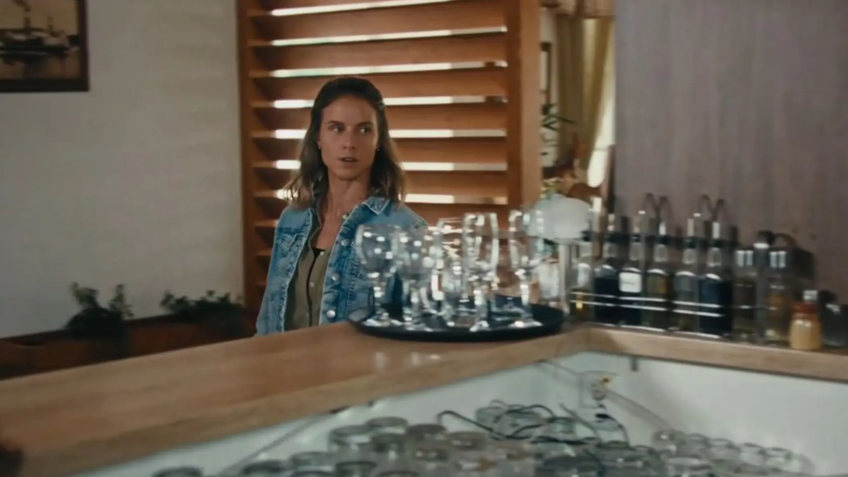 Barbora dá Rebeke jasne najavo, že sa nenechá obrať o manžela.