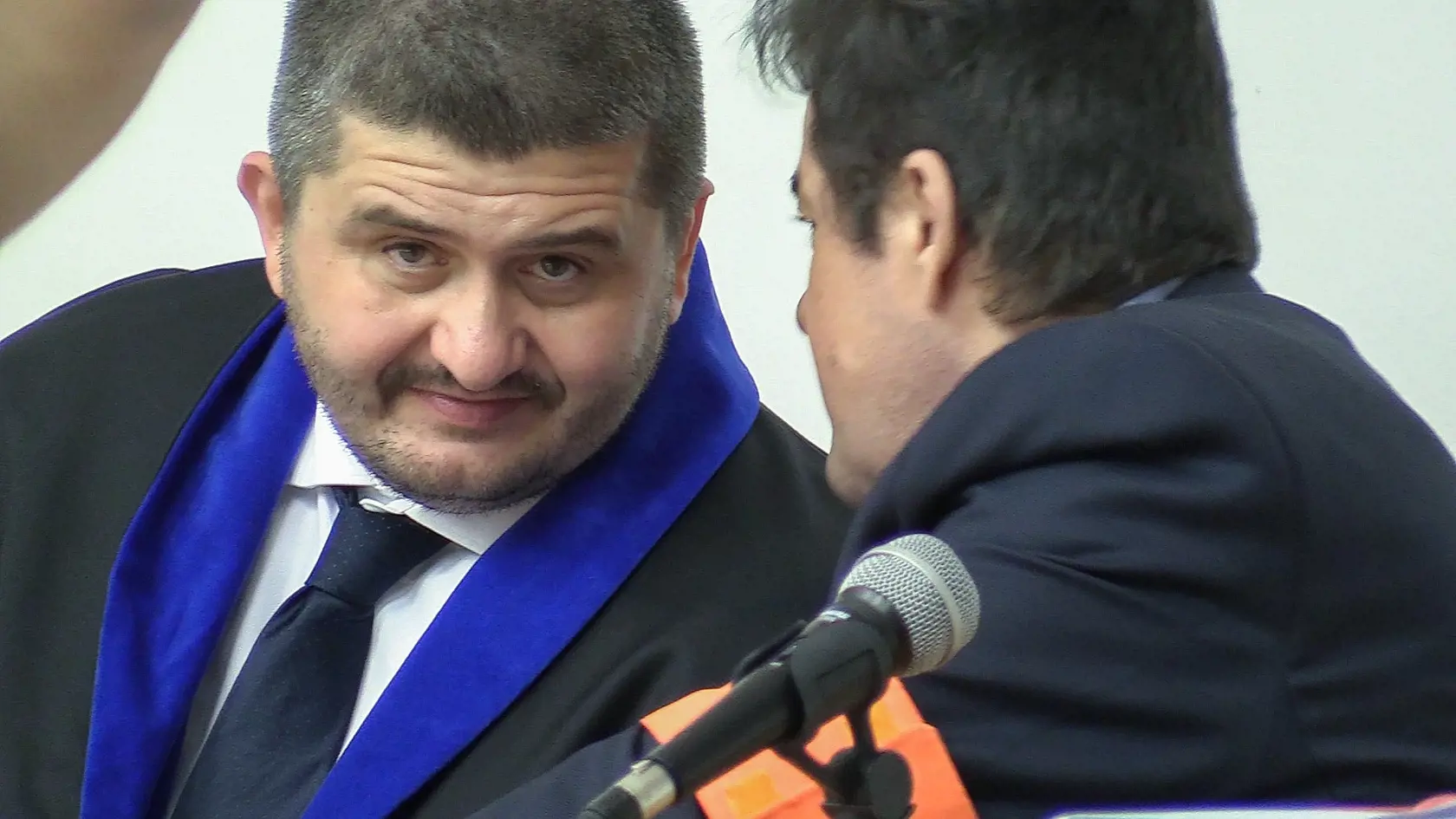 Marian Kočner na pojednávaní v kauze zmenky. Aj takto sa tváril pri čítaní Threemy.