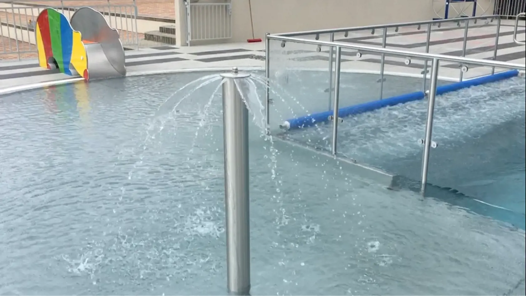 Čadčianske kúpalisko má pre najmenších pripravený bazén s hydromasážnymi tryskami.