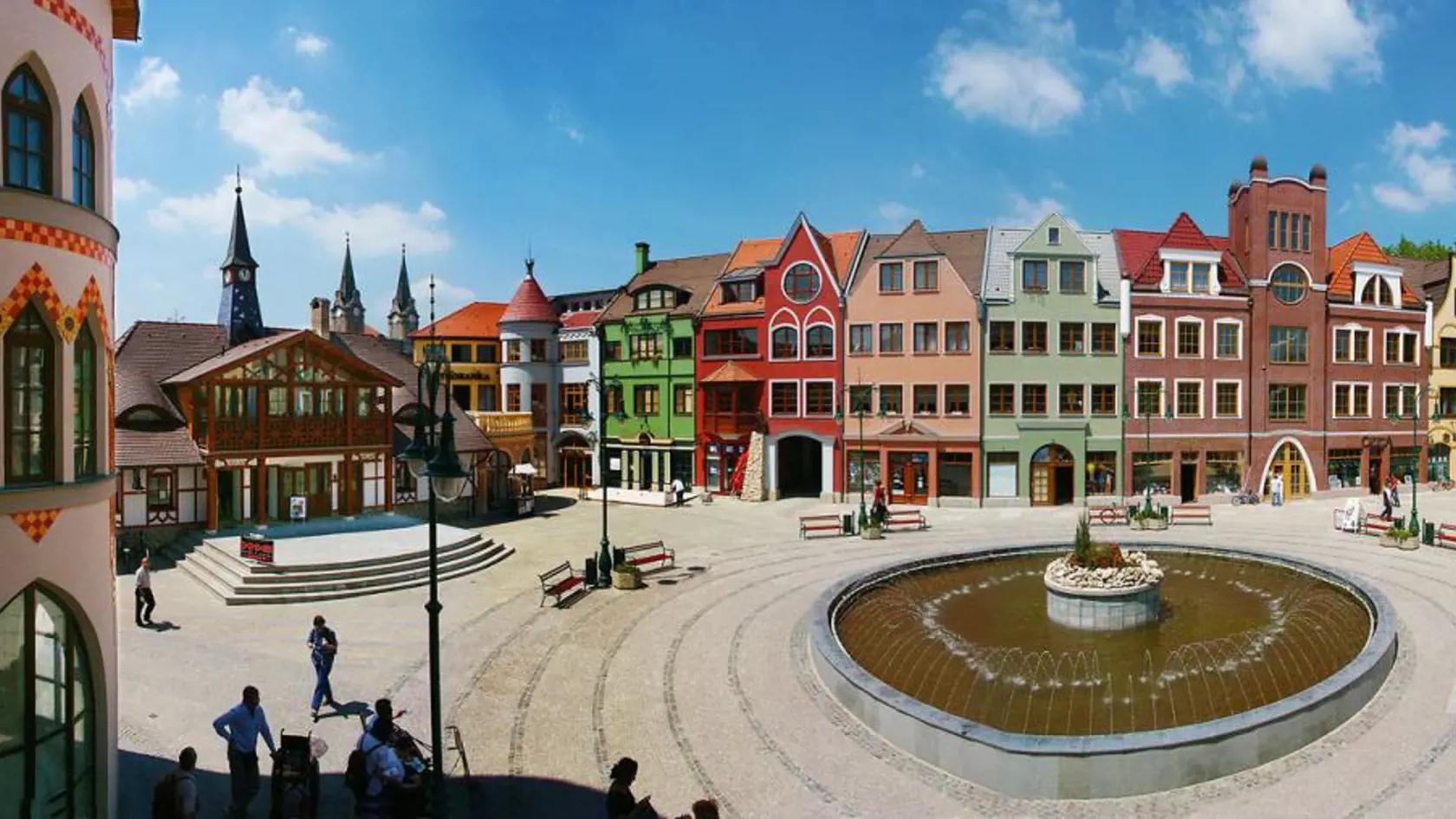 Krásne a rozmanité stavby Námestia Európy reprezentujú historickú architektúru.