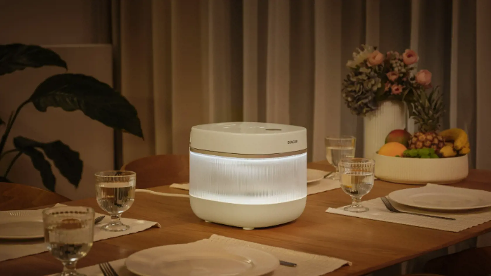 Ryžovar SENCOR SRM 2000WH Low Carb, počas prevádzky decentne a vkusne svieti.