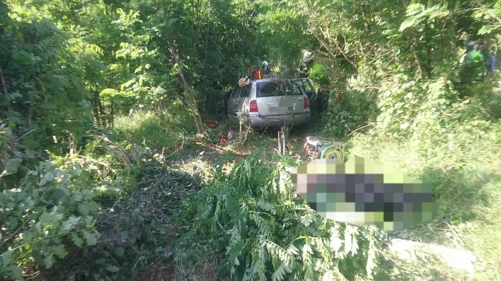 Na mieste tragickej nehody musel zasahovať aj vrtuľník.