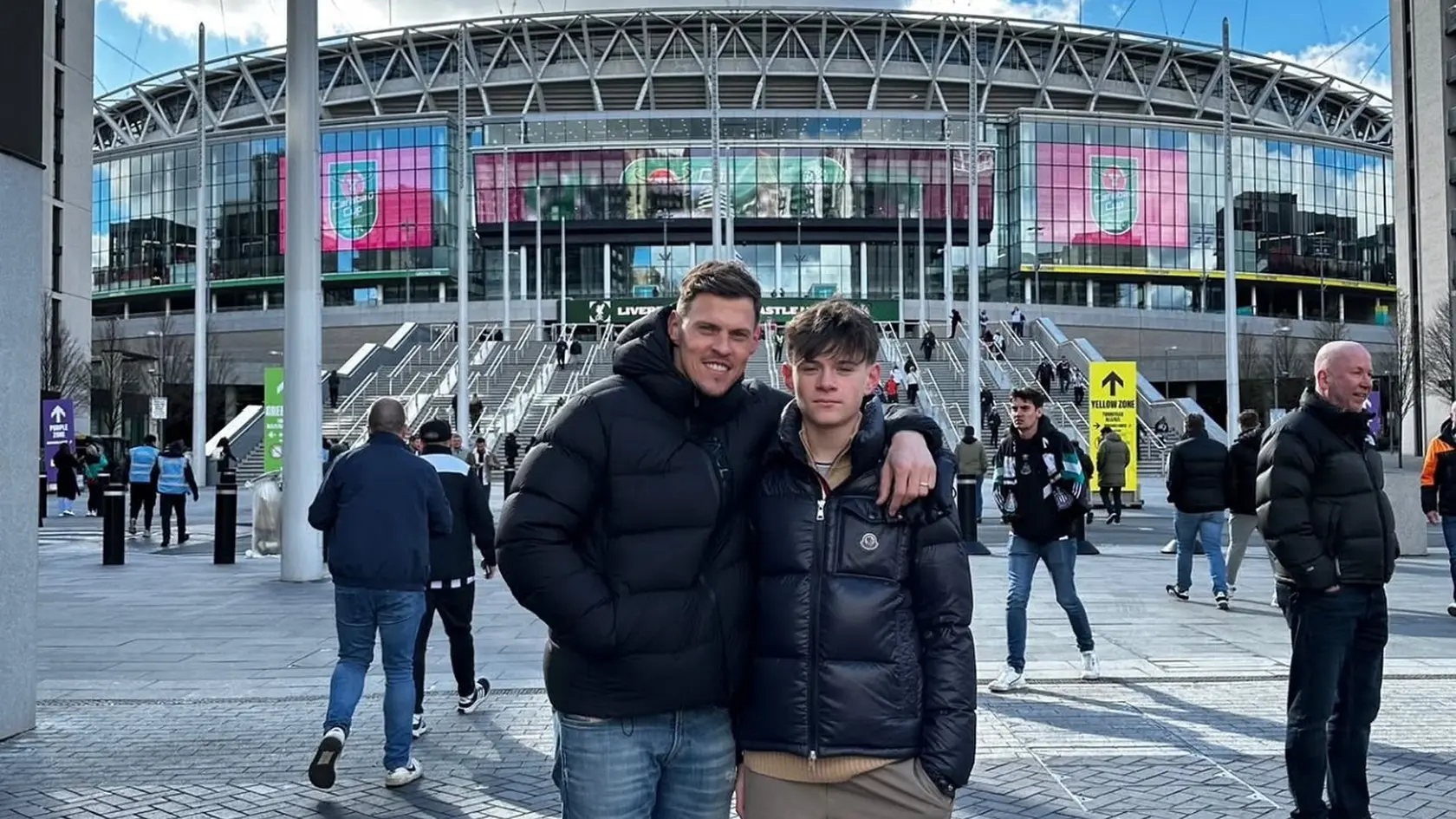 Bývalý slovenský reprezentačný kapitán Martin Škrtel so synom Matteom.