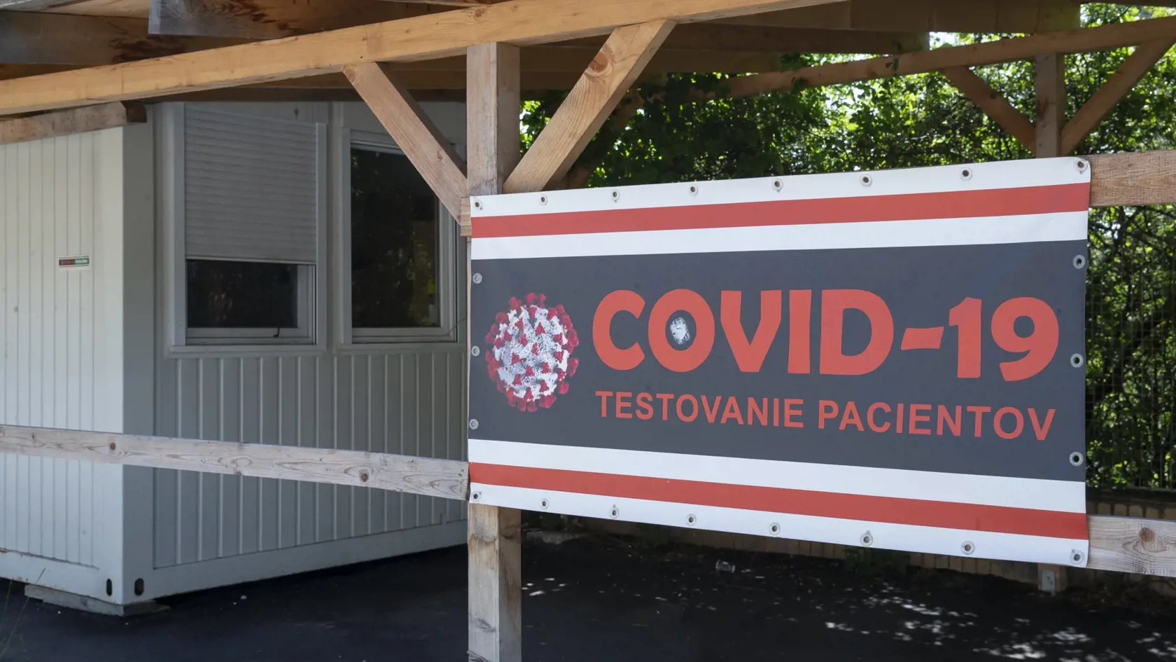 Aktuálna situácia s ochorením Covid - 19 na Slovensku. Klinika Infektológie a geografickej medicíny na bratislavských Kramároch zaznamenala výrazný pokles pacientov s ochorením Covid - 19.