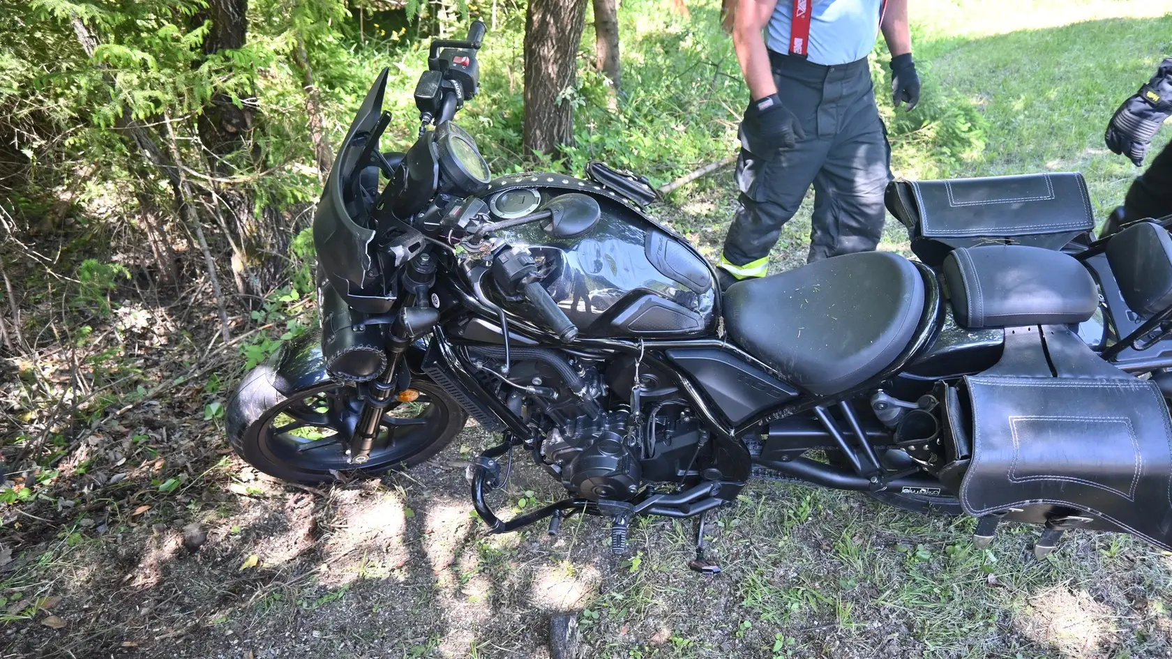 Pre haváriu museli motorkára do nemocnice presunúť vrtuľníkom.