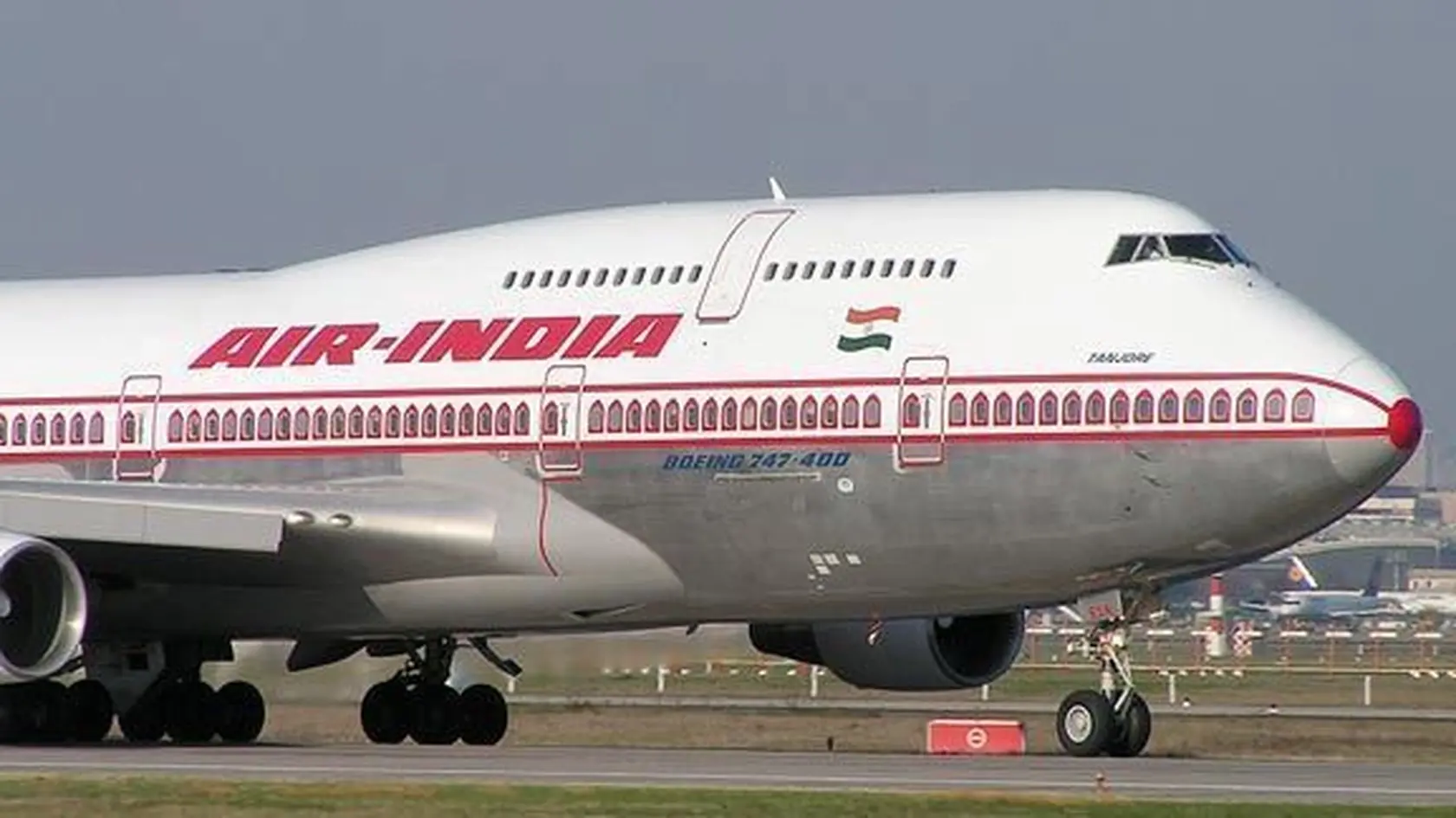 Lietadlu Air India začal po štarte horieť jeden motor
