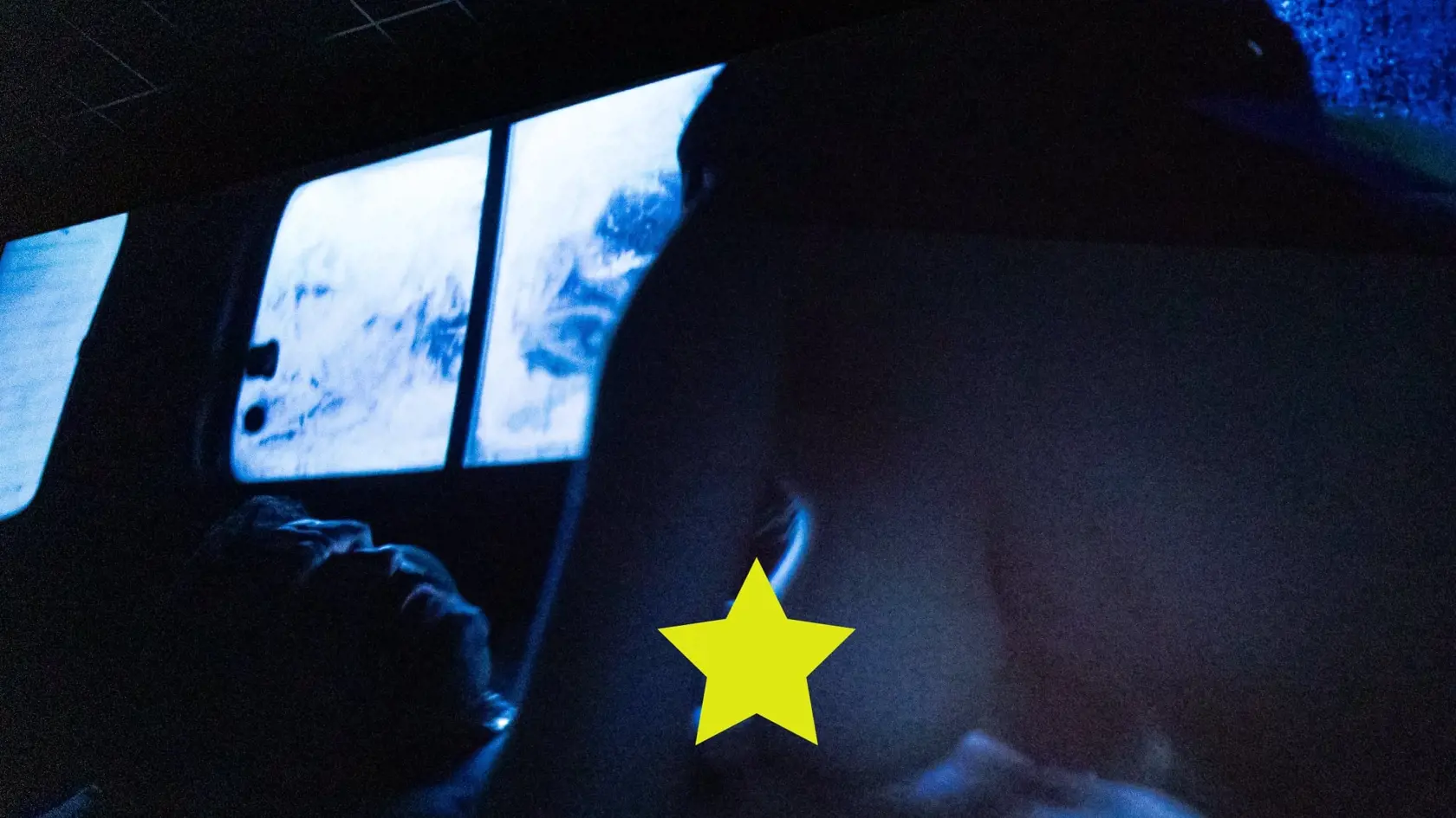 Vo filme MIKI nie je núdza o pikantné scény. Černákovi sa ženy núkali samé.