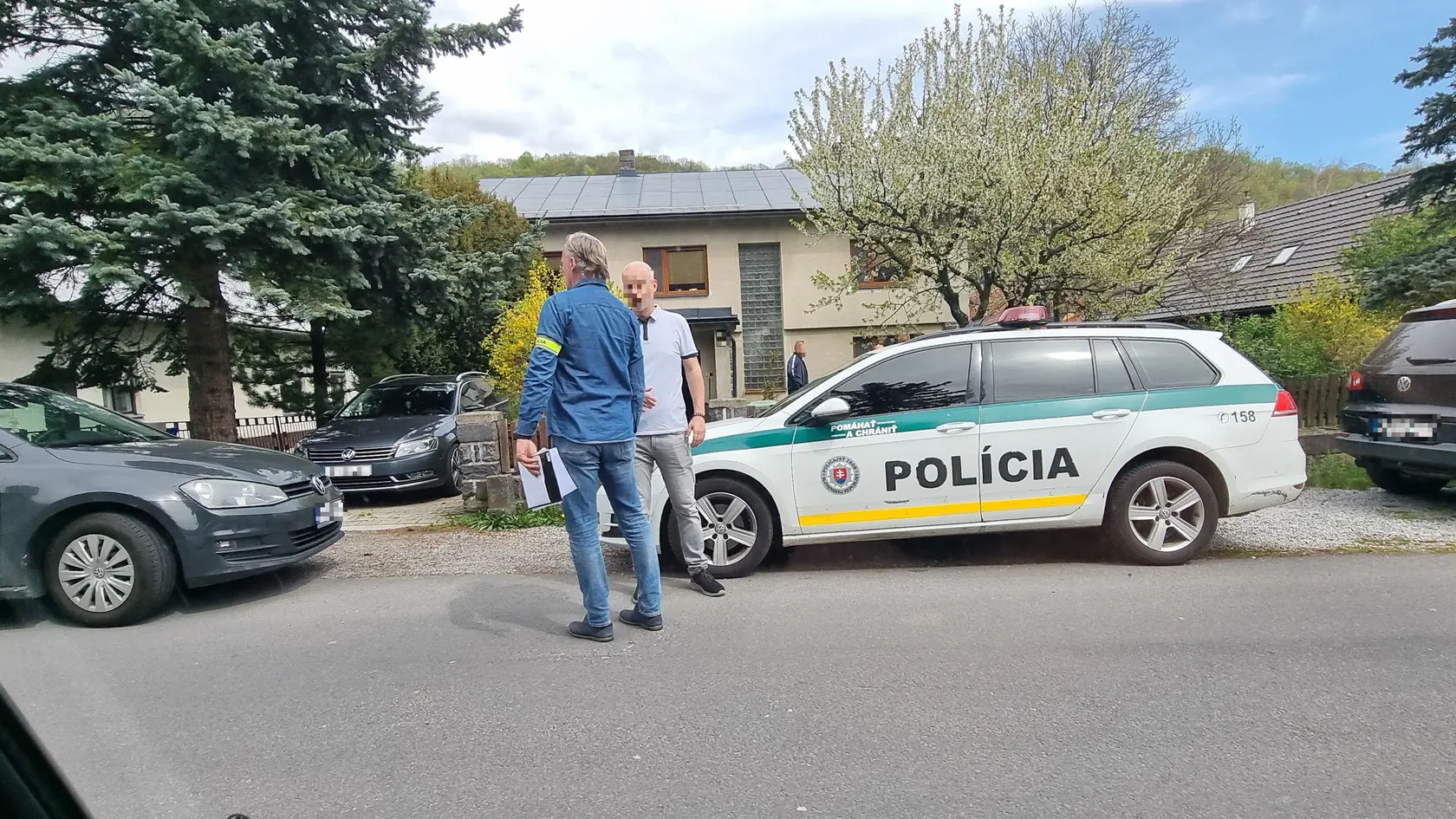 Žena našla v dome dvoch mužov s prestrelenými hlavami.