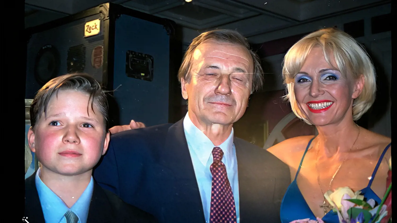Ondřej Brzobohatý sa pohyboval v prostredí šoibiznisu odmalička. Náš záber ho zachytáva s otcom Radkom Brzobohatým na oslave 50. narodenín Heleny Vondráčkovej.