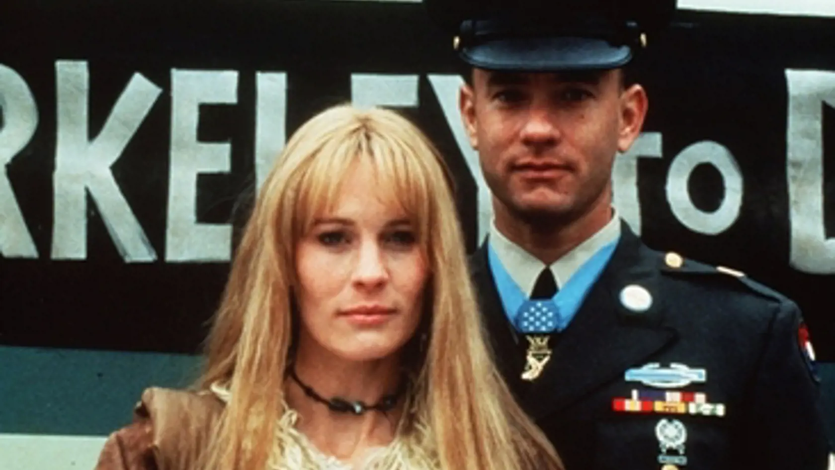 Filmový Forrest Gump (Tom Hanks) so svojou láskou Jenny (Robin Wright Penn).