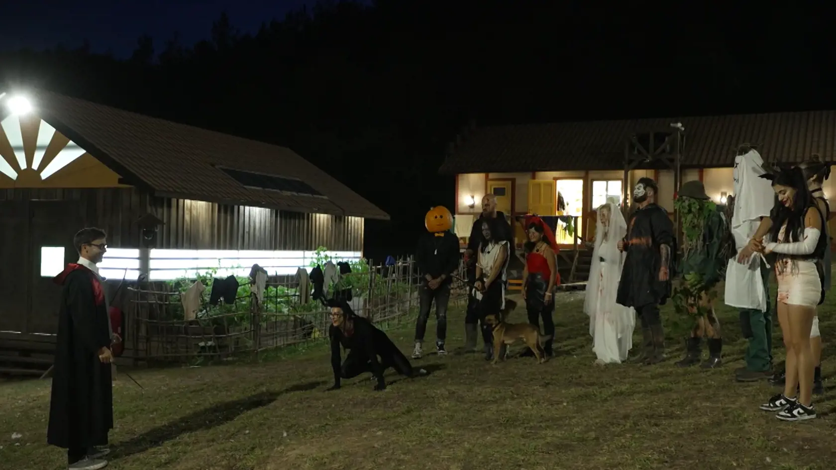 Halloweenska párty na Farme.