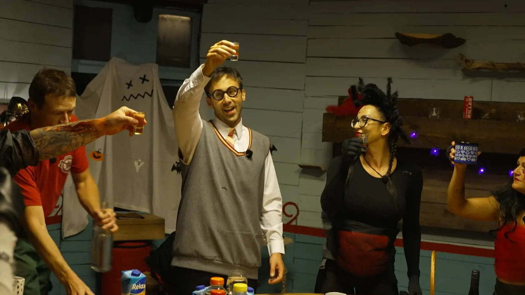 Halloweenska párty na Farme. Vypil si aj Marek Fašiang.