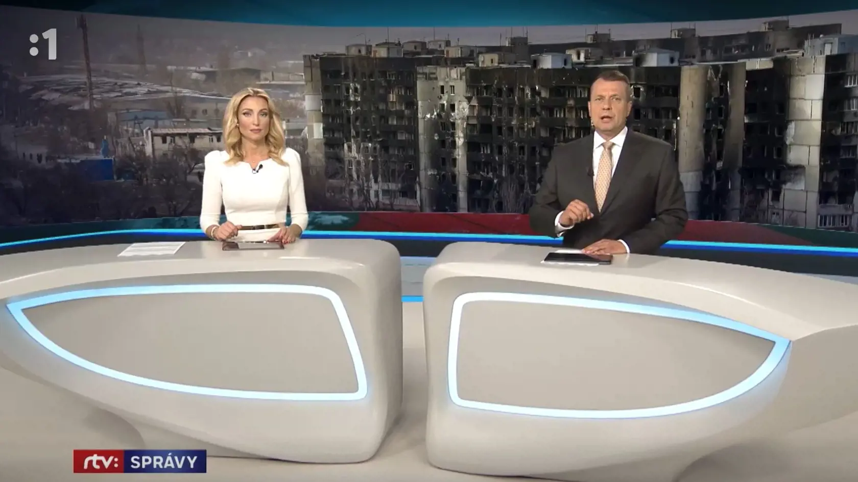 Na televíznych obrazovkách musí mať seriózny vzhľad a účes, no v súkromí si Simona Simanová môže dovoliť nejaký ten výstrelok.