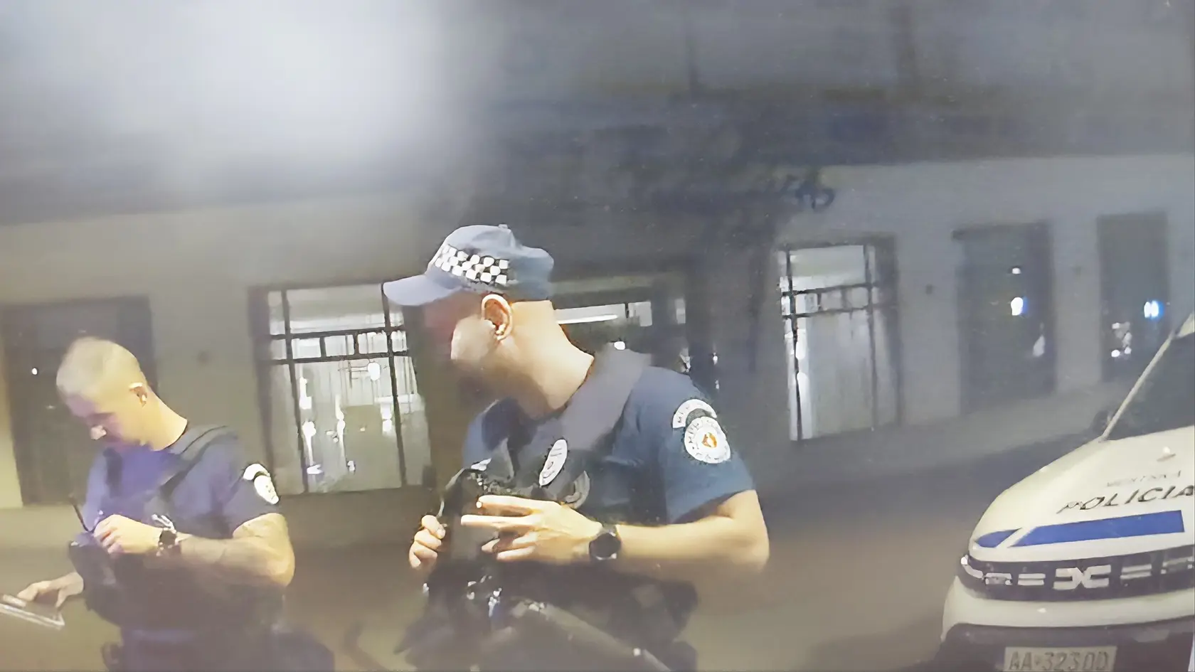 Policajti zasahovali na Mostovej ulici v Ružomberku.