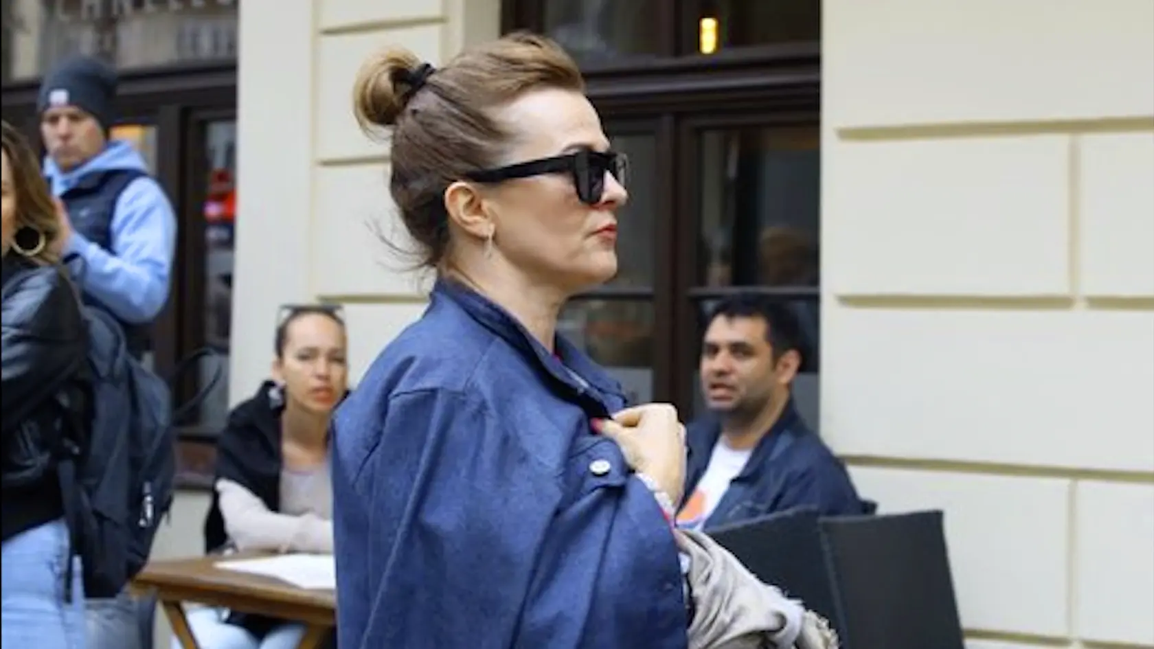 Na pohrebe sa zúčastnilo viacero známych tvárí. Nechýbala speváčka Marta Jandová, speváčka Helena Vondráčková s manželom či prezident ČR Petr Pavel.