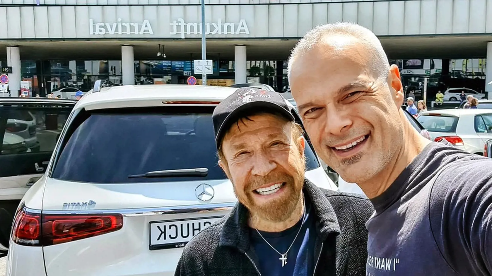Jaro Slávik robí americkej hviezde sprievodcu po našej krajine.