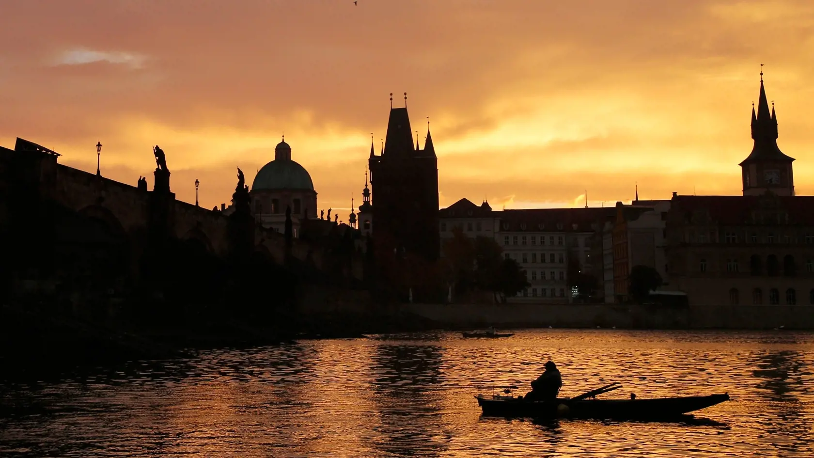 Cena českej diaľničnej známky sa môže líšiť podľa toho, či ju kupujete na Slovensku alebo v Česku.