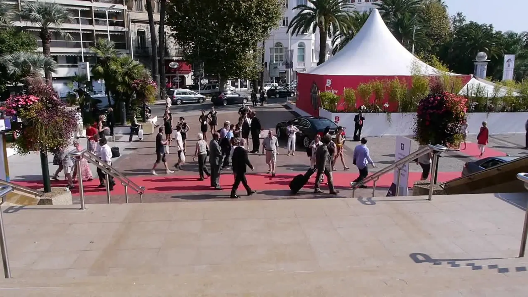 Filmový festival v Cannes, považovaný za vrcholné podujatie svetovej kinematografie a módy, v roku 2025 prekvapil verejnosť zavedením nových pravidiel pre dress code.