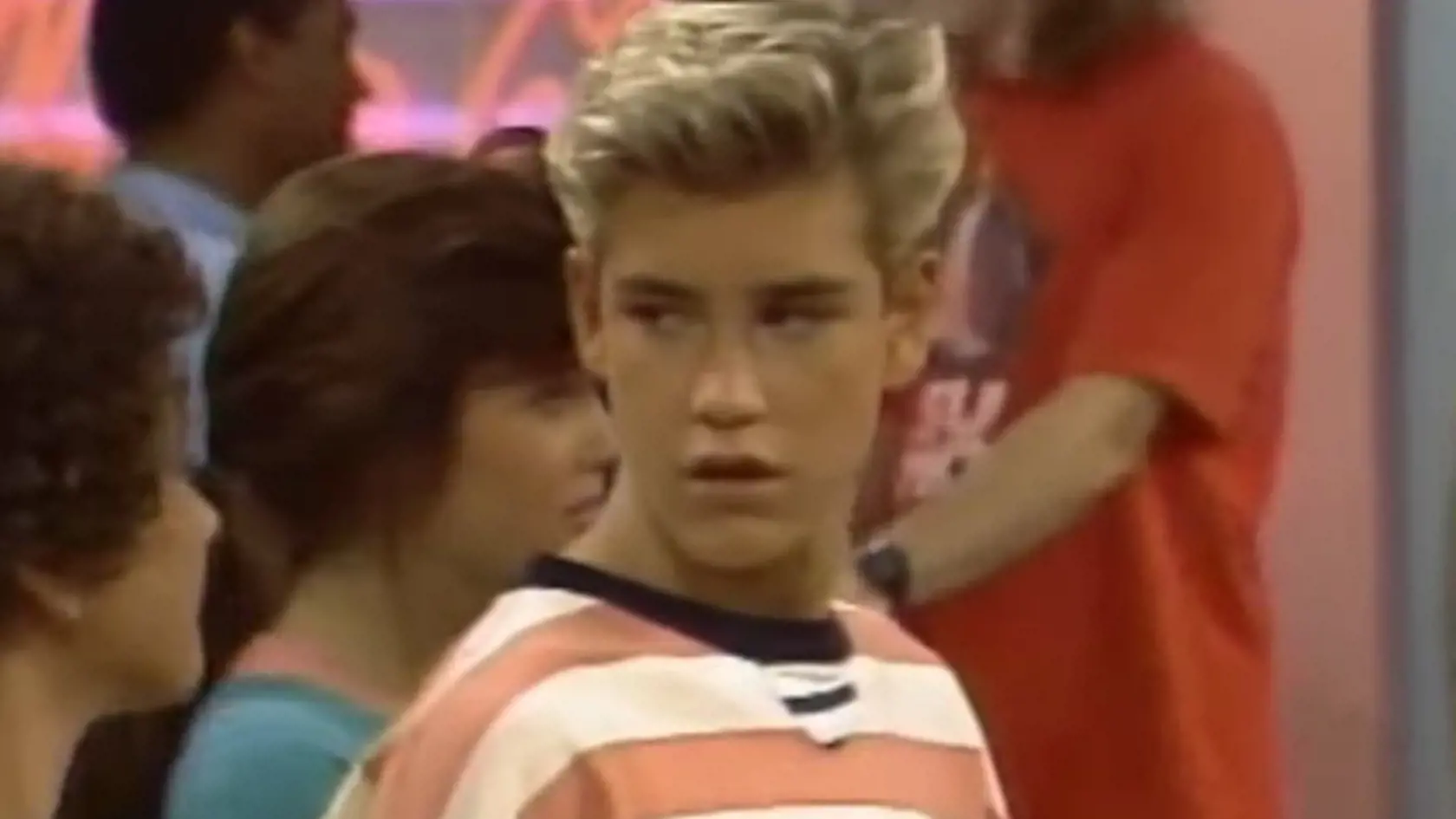 Mark-Paul Gosselaar sa preslávil v tínedžerskom seriáli Konečne zvoní. Zahral si v ňom Zacka Morrisa. Seriál sa vysielal v rokoch 1989-1993 a mal 4 série.
