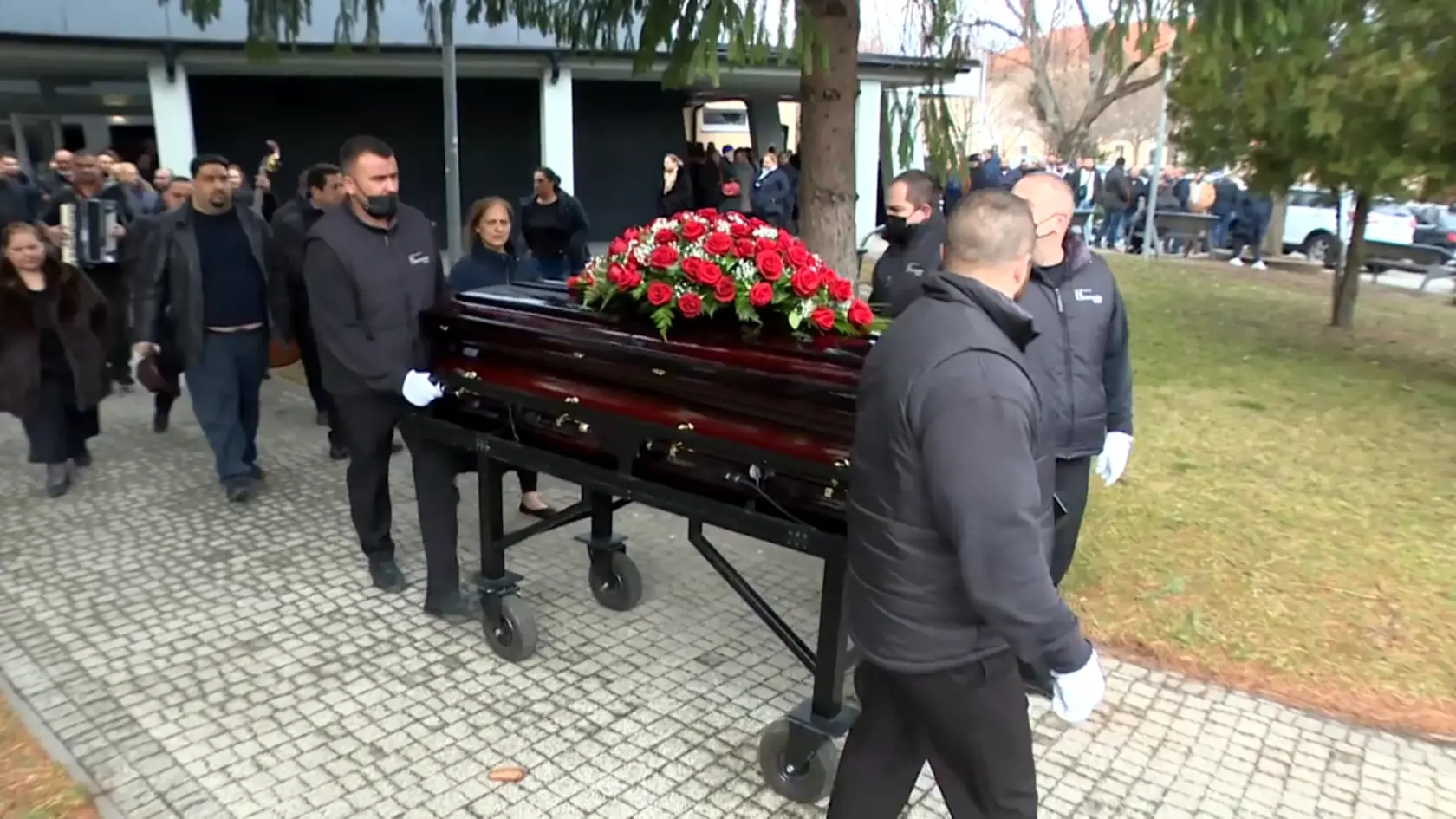 Odchod z domu smútku po obrade.