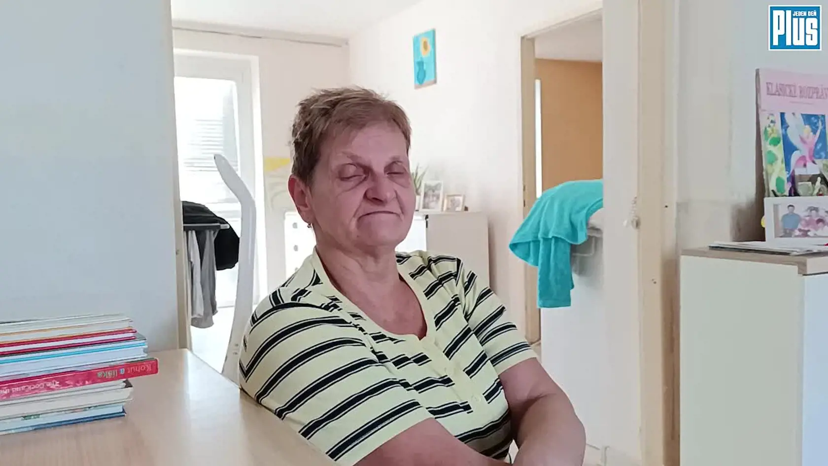 Jedným z dvojice poškodených, ktorých mali mučiť policajti na policajnej stanici v Zlatých Moravciach je 24-ročný Lukáš. Jeho mama Helena vraví, že z toho, čo jej porozprával syn, jej prišlo zle. Traja policajti teraz čelia obvineniu z mučenia a neľudského správania.